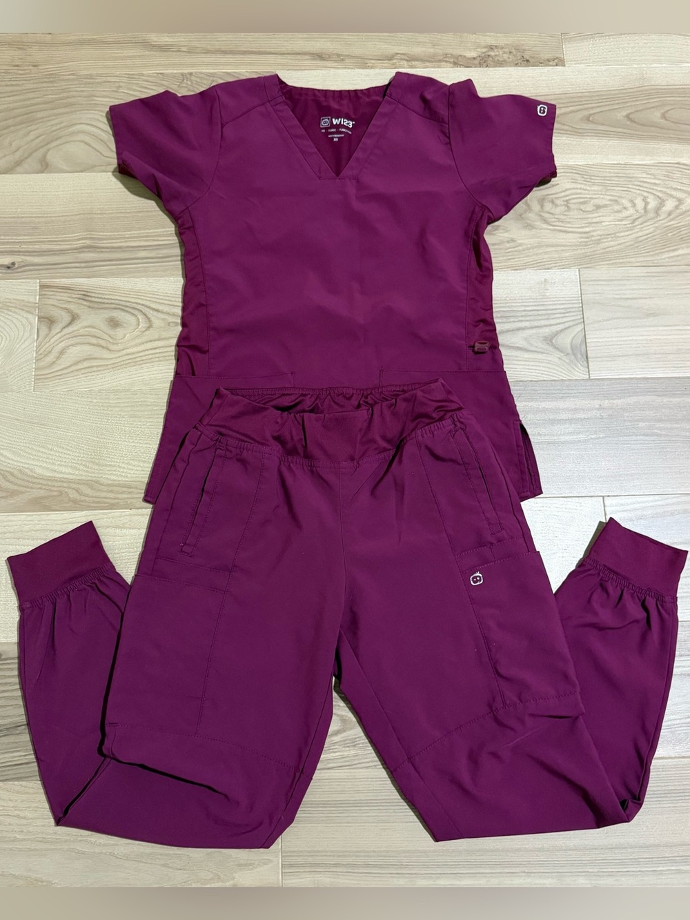 WonderWink Women's V-Neck Scrub Set in Plump